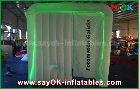 Nadmuchiwane studio fotograficzne 2,3 * 2 * 2,2 m Nadmuchiwana budka fotograficzna z oświetleniem LED, standardowa dmuchawa powietrza CE / Ul